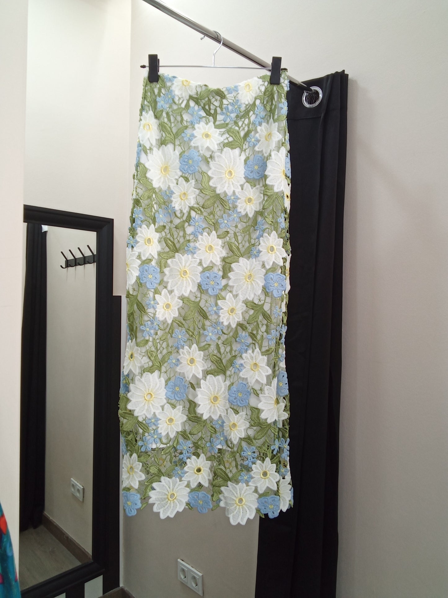 Falda floral de tubo