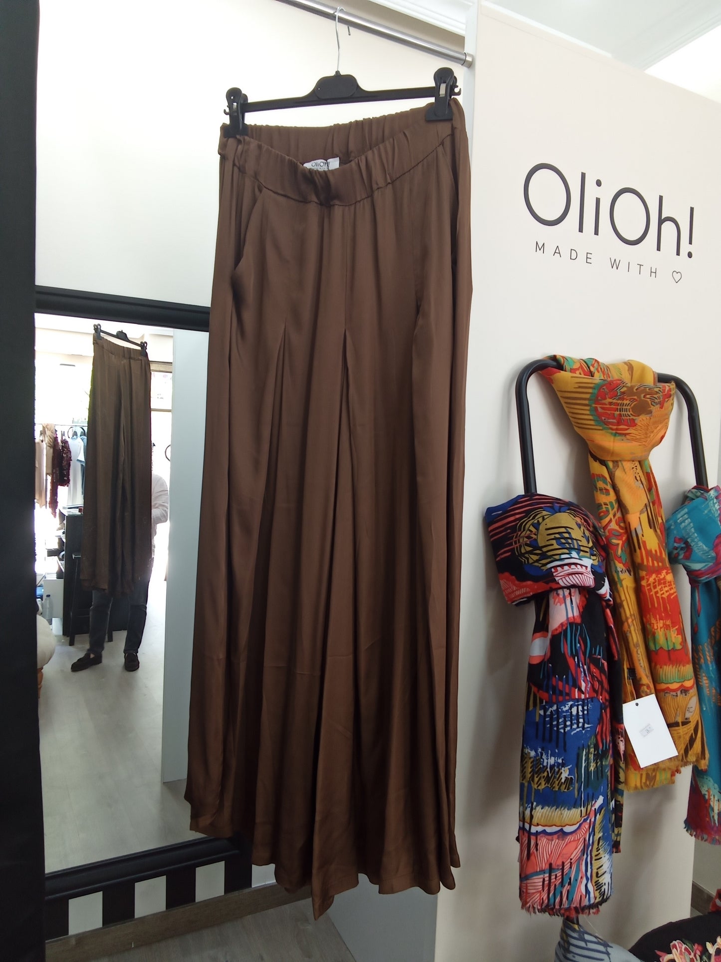 Pantalón marrón con bolsillo