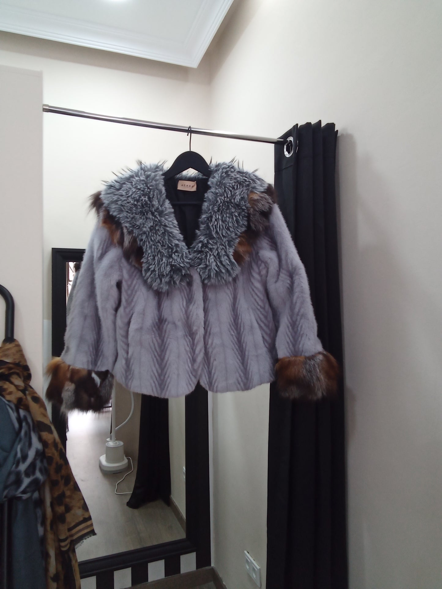 Chaqueta gris de piel