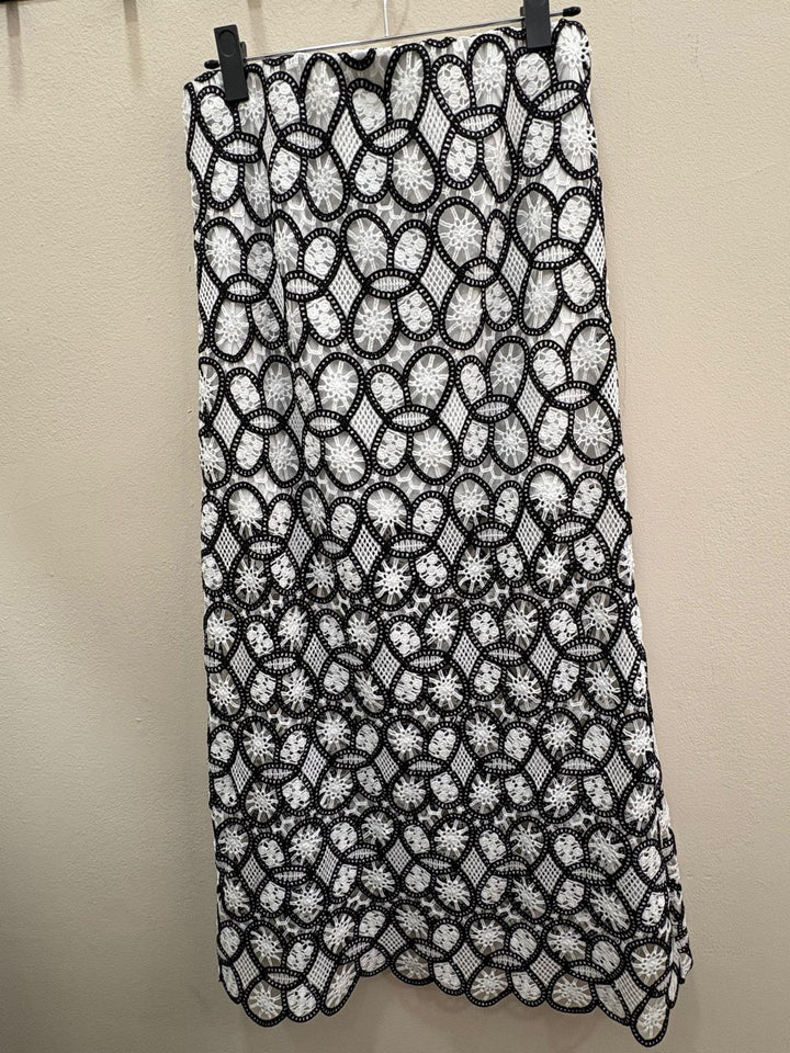 falda blanco y negro