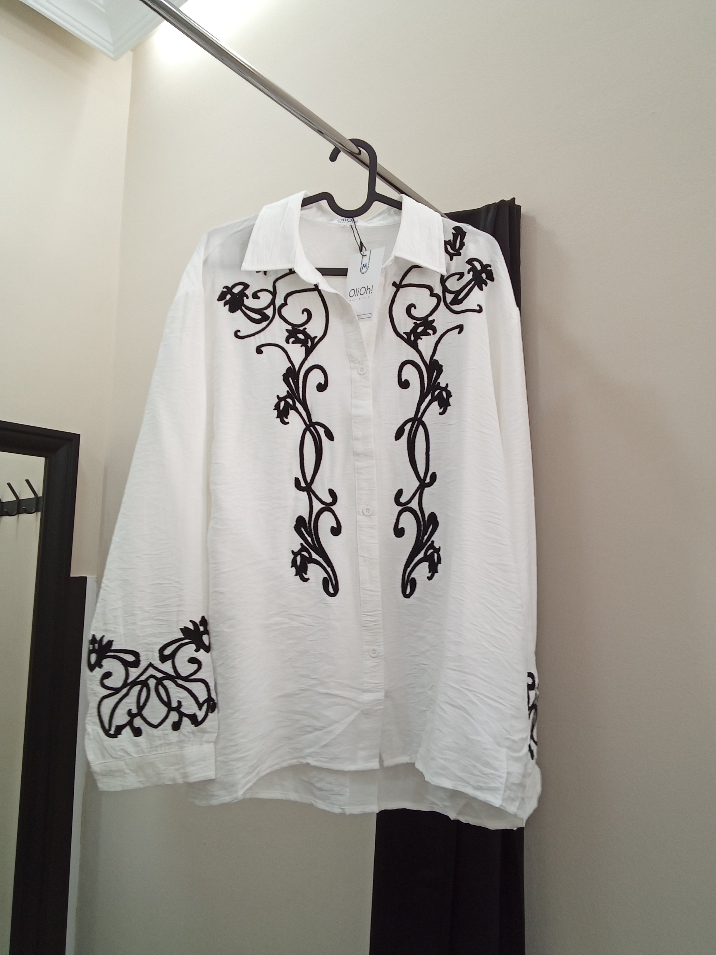 Camisa bordada azul o negro
