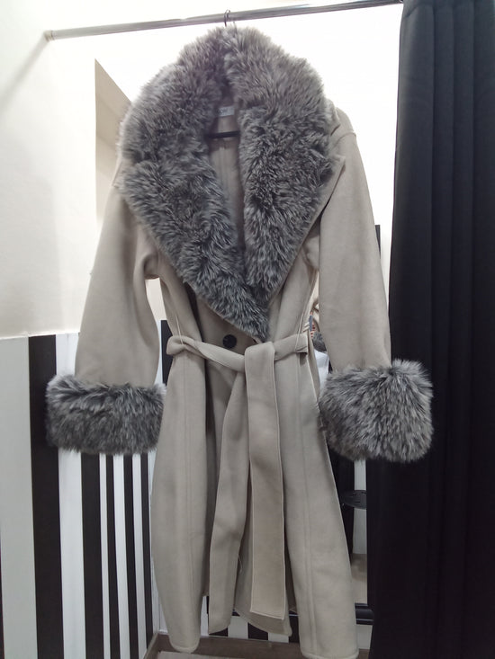 Abrigo con pieles