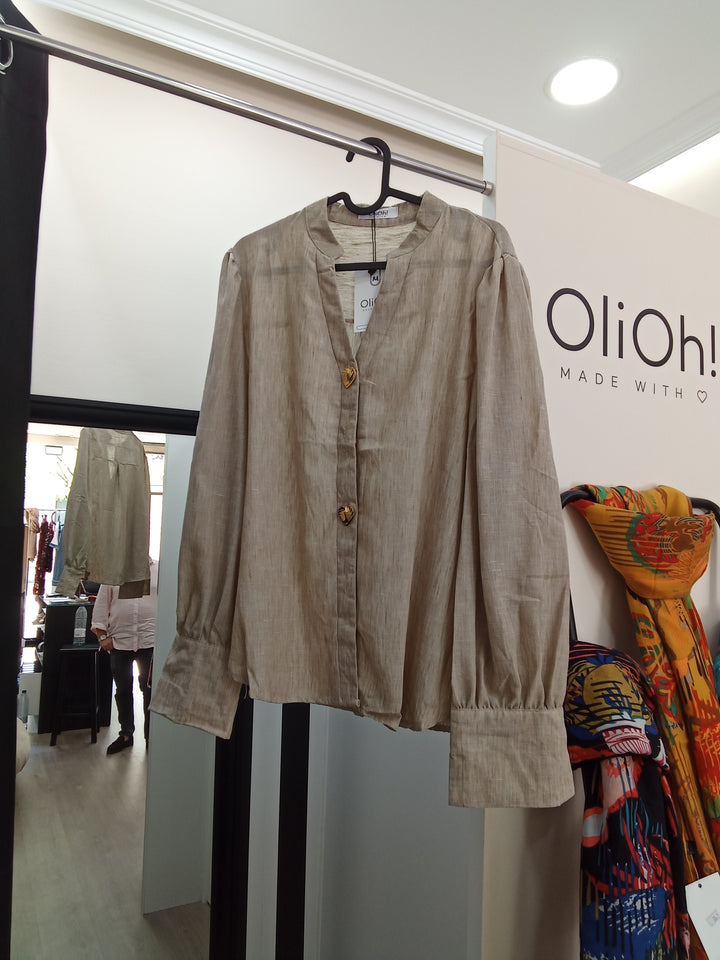 Camisa con botones dorados