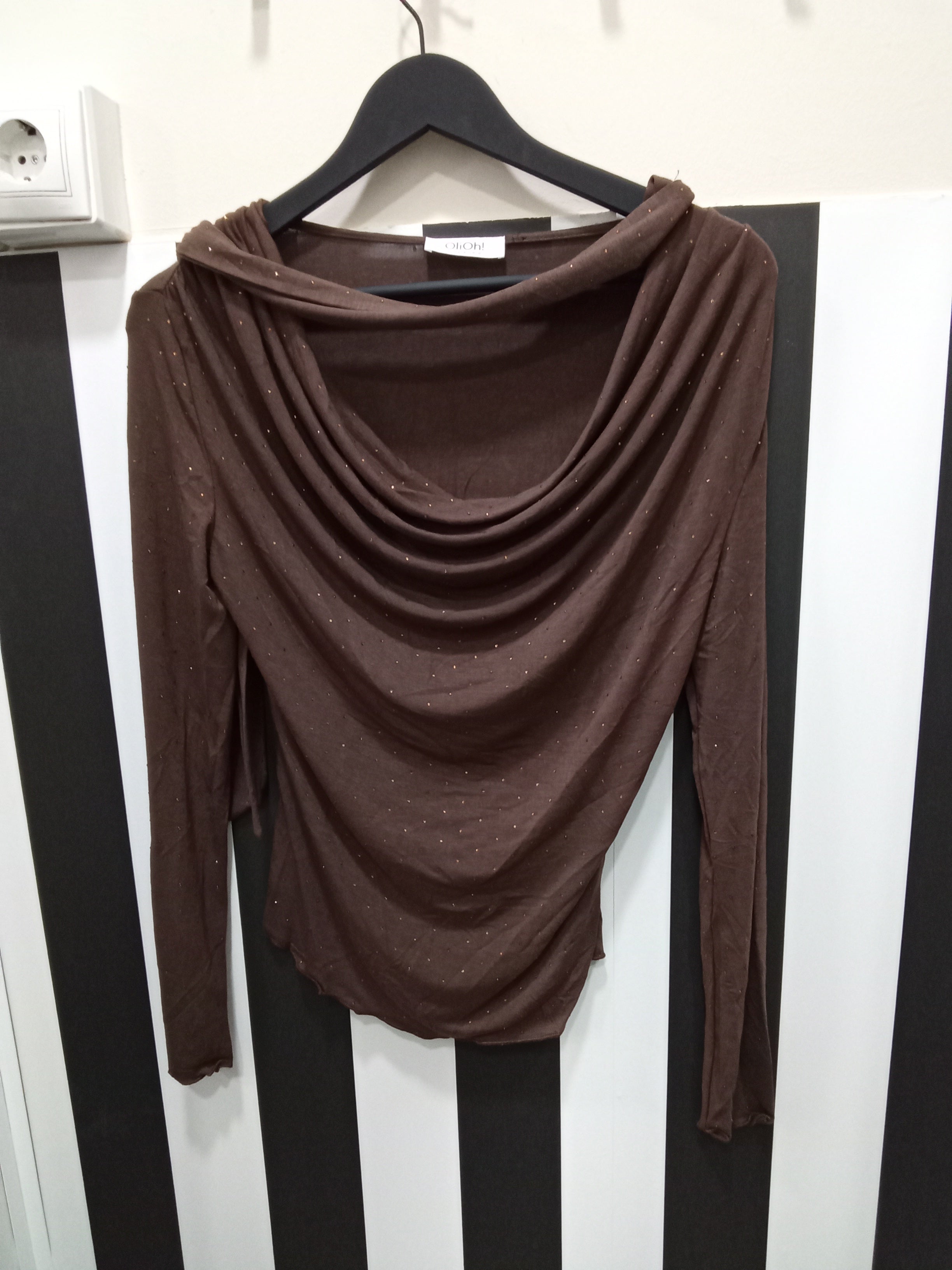 Blusa marrón con brillos