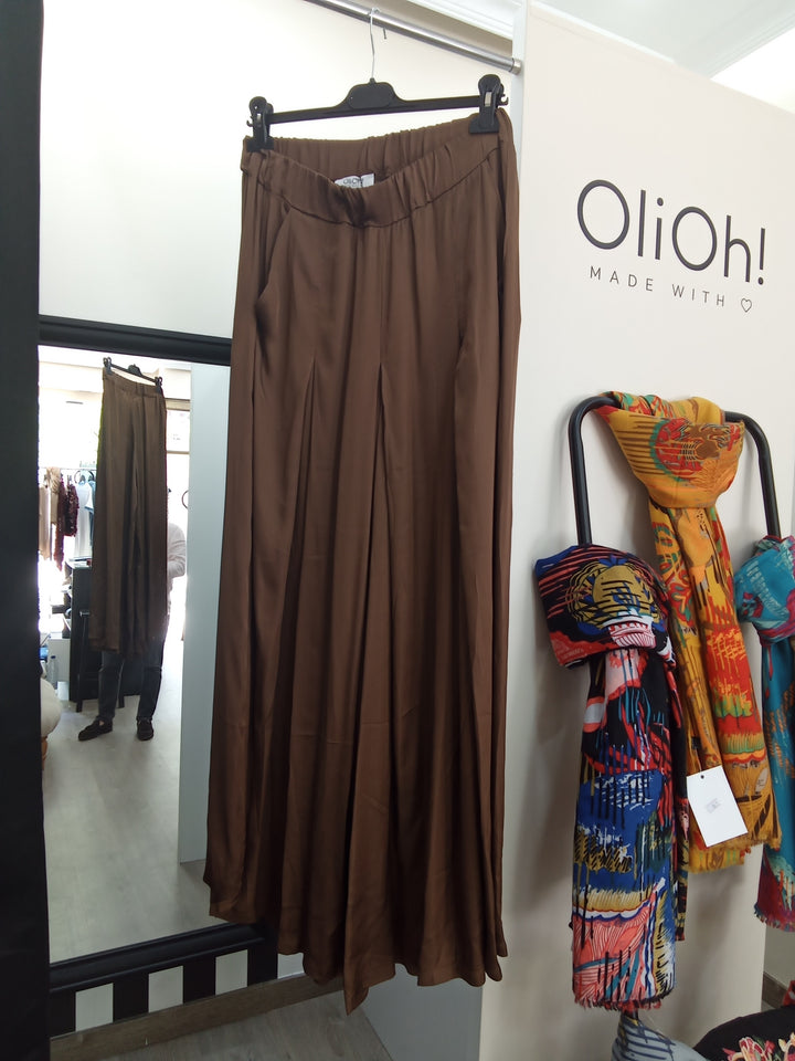 Pantalón marrón con bolsillo